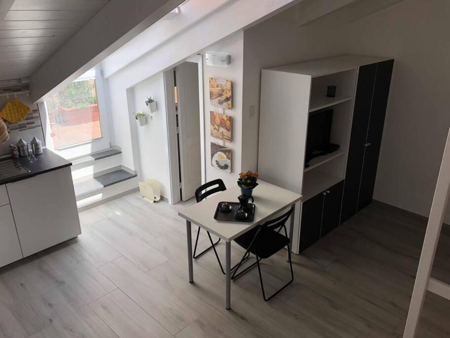 The Sweet Attic Room - De Vivo Realty Meta Di Sorrento מראה חיצוני תמונה